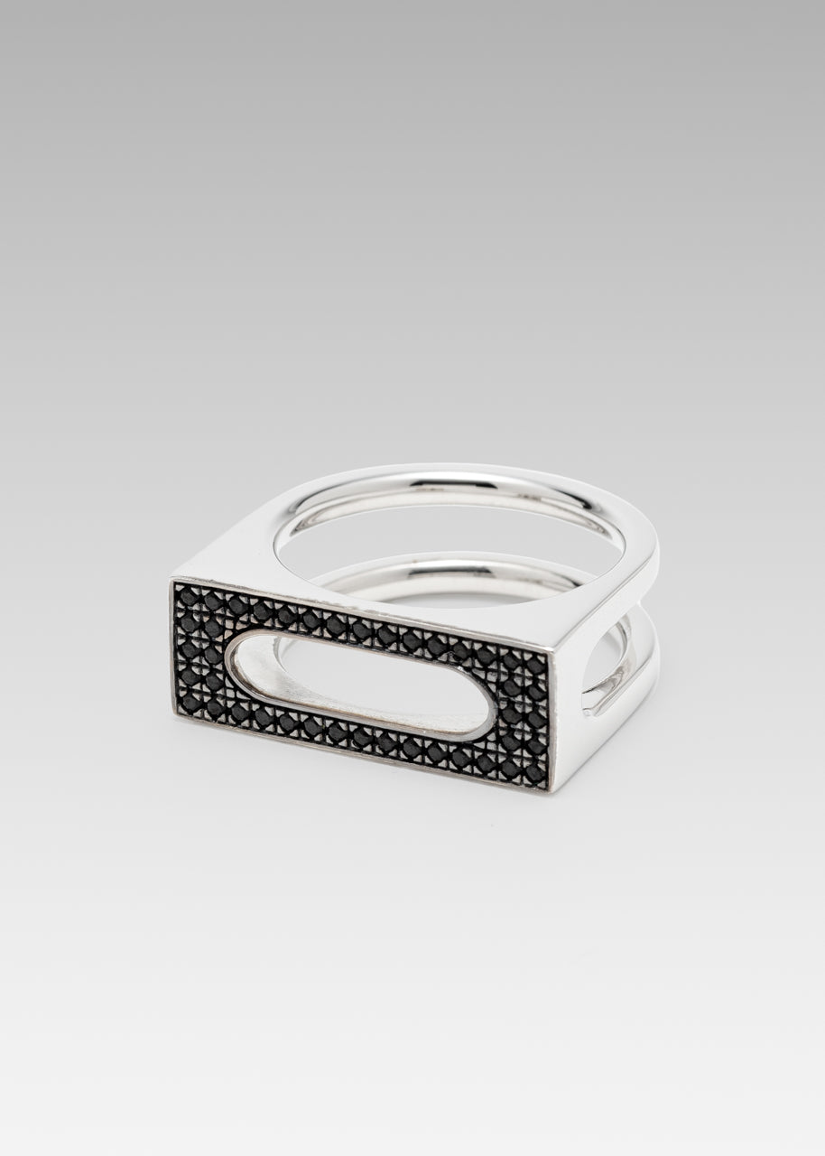 B213_Cage Ring Single Black Spinel_L_01