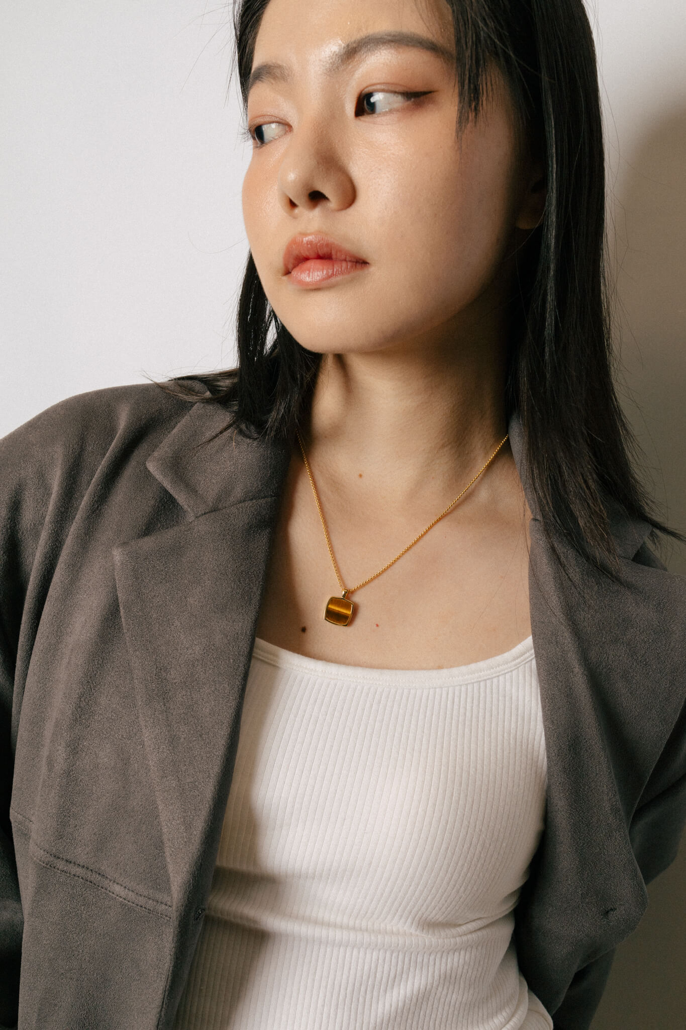 B213_Cushion Pendant - Tiger Eye Gold_L_02