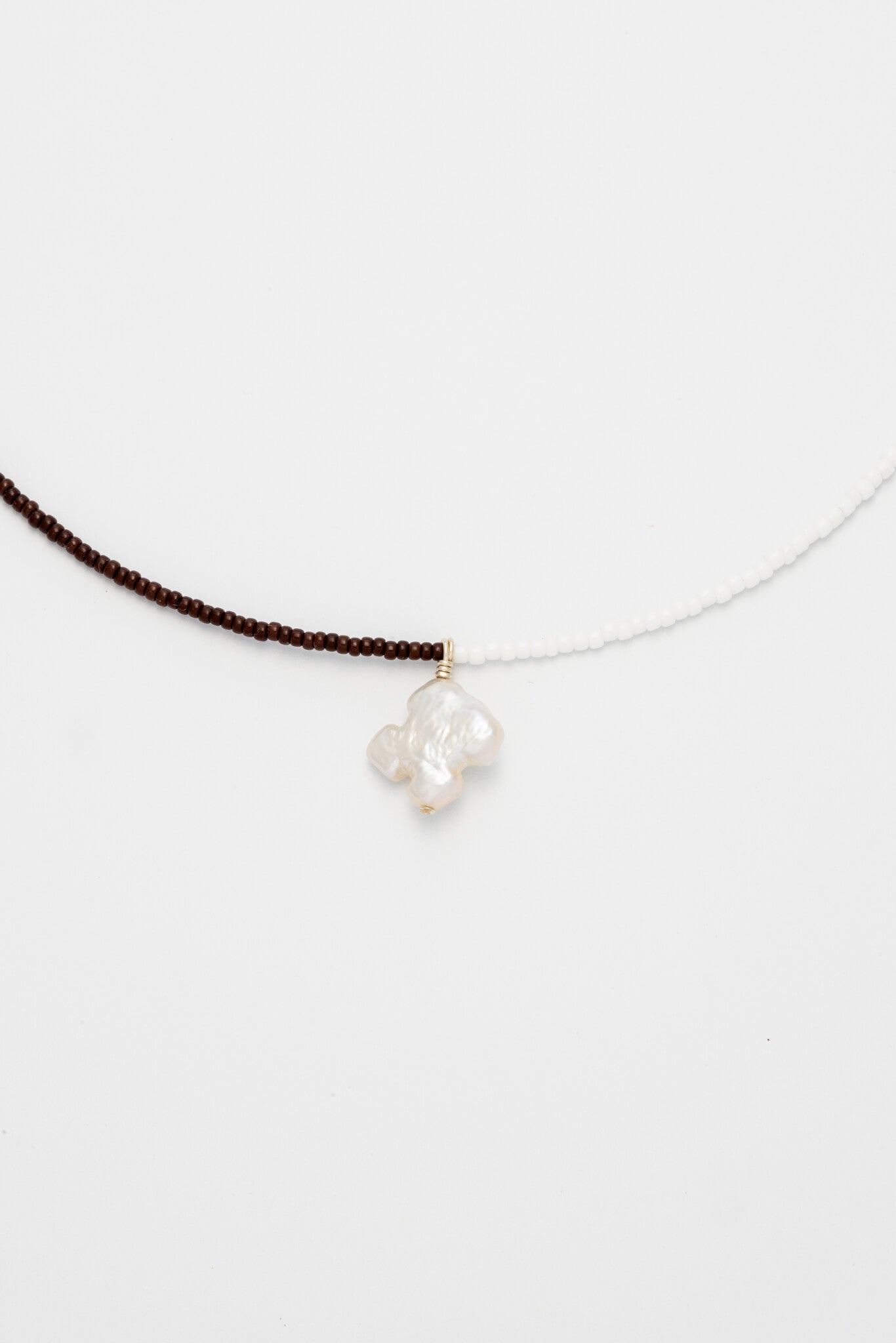 B213_Suma Necklace - Brown White Cross_L_02