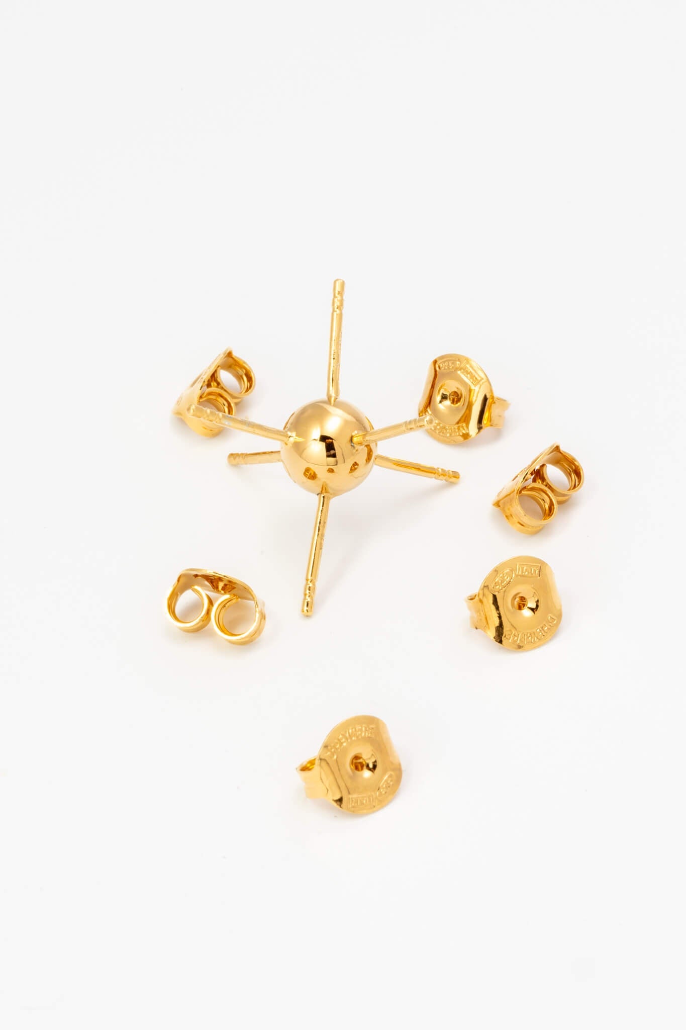 B213_Stud Earrings - Gold_L_04
