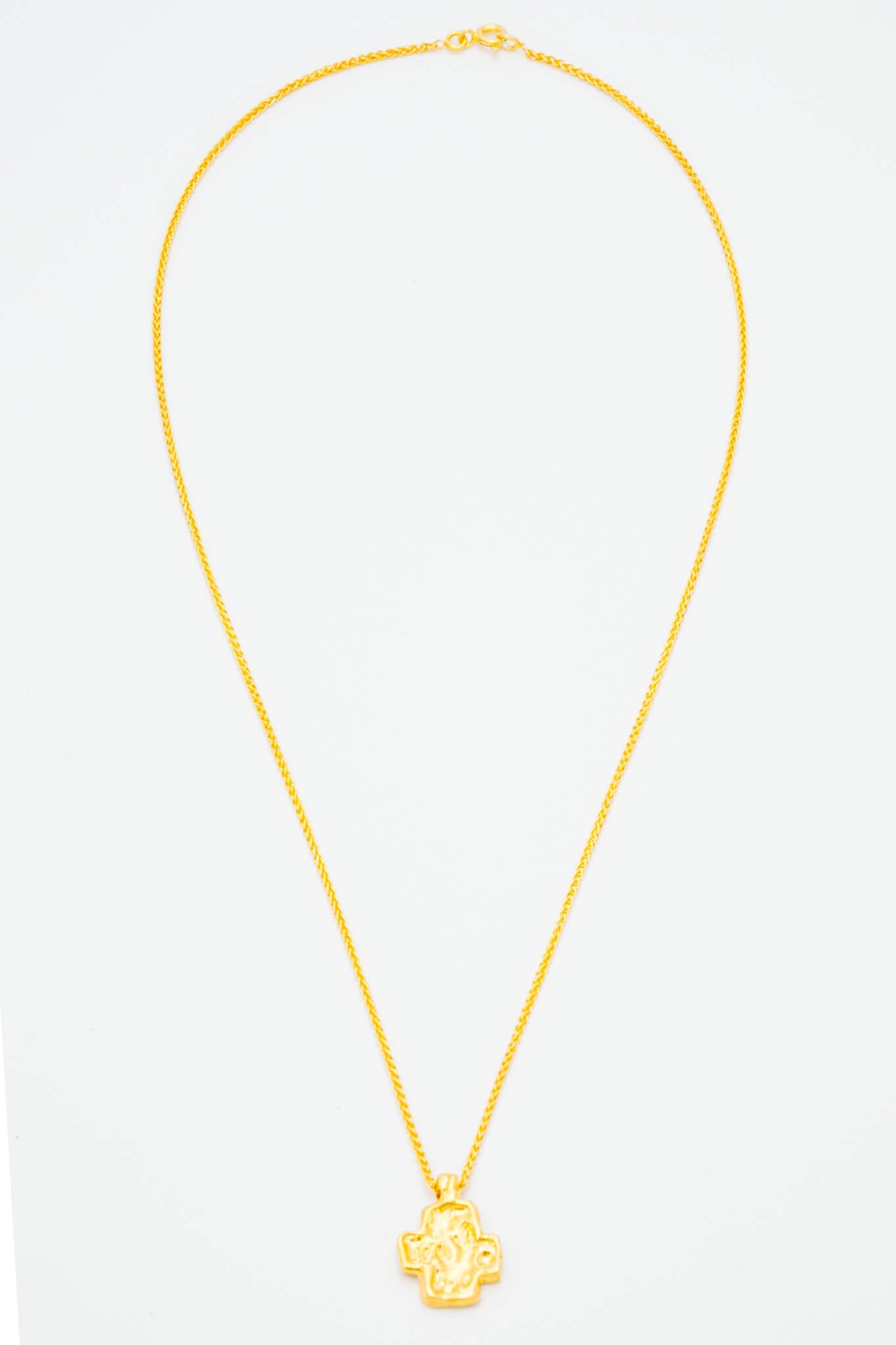 B213_Protective Pendant Cross Necklace_L_03