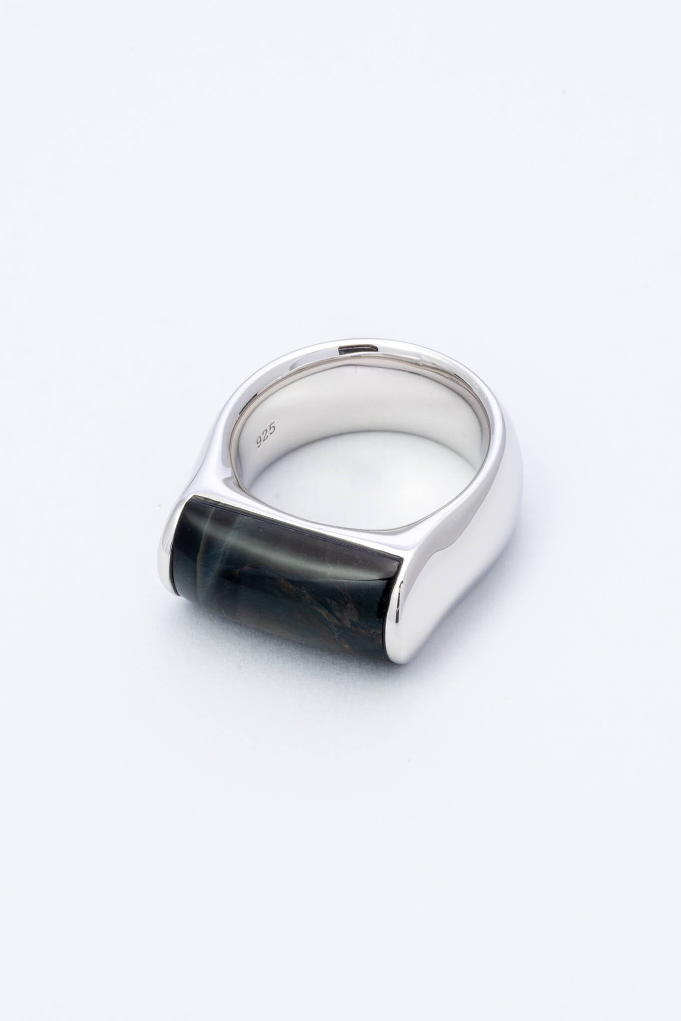 B213_Crest Ring - Blue Hawk Eye_L_02
