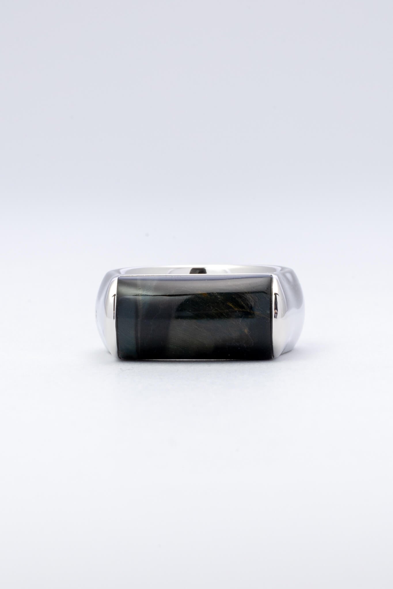 B213_Crest Ring - Blue Hawk Eye_L_04