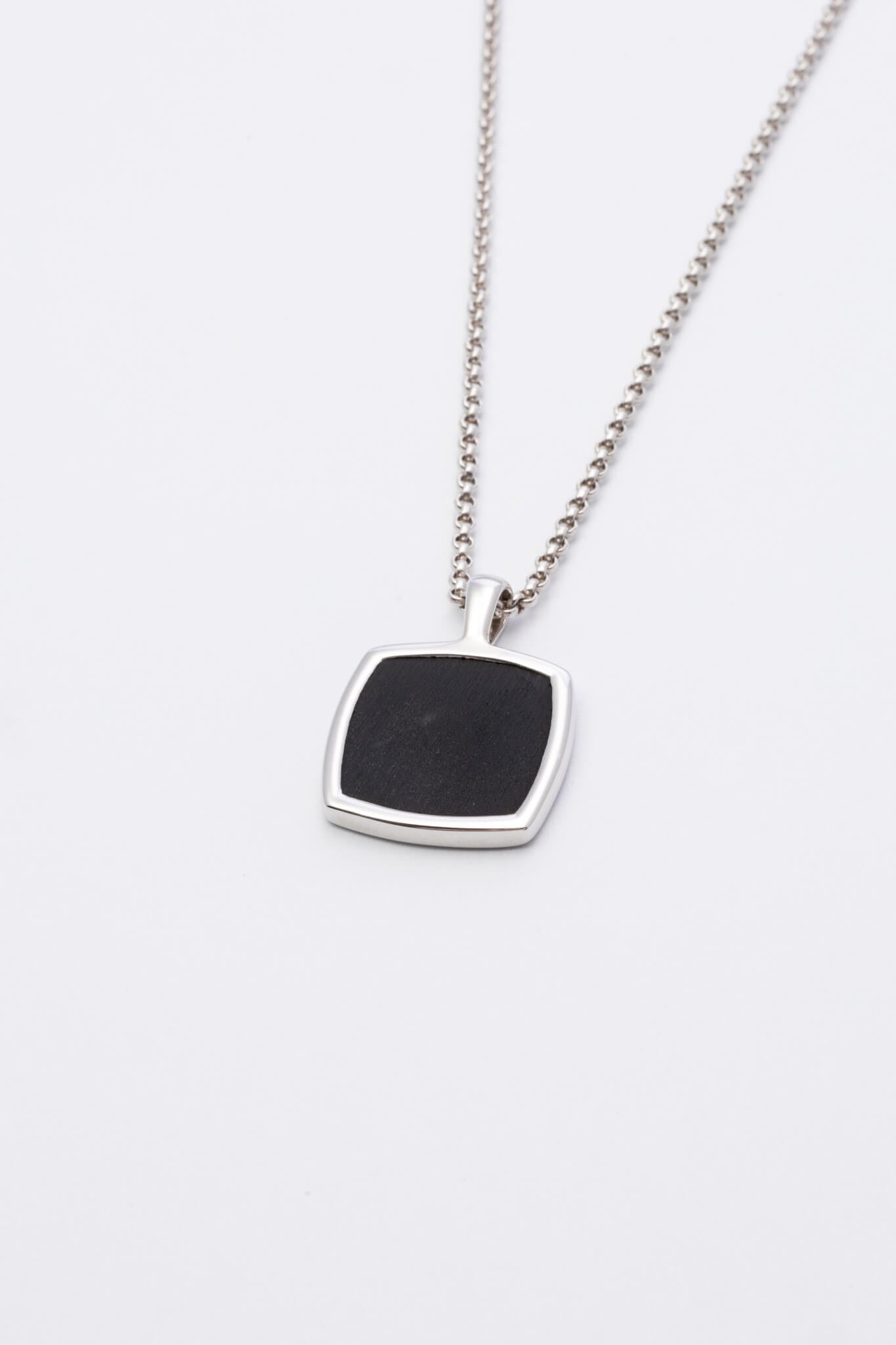 B213_Cushion Pendant - Onyx_L_03