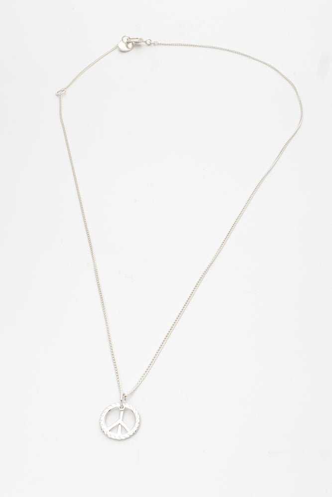 B213_Peace Symbol Necklace_L_02