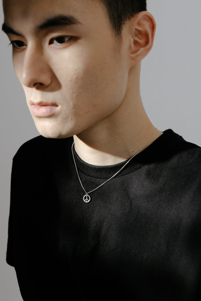 B213_Peace Symbol Necklace_L_04