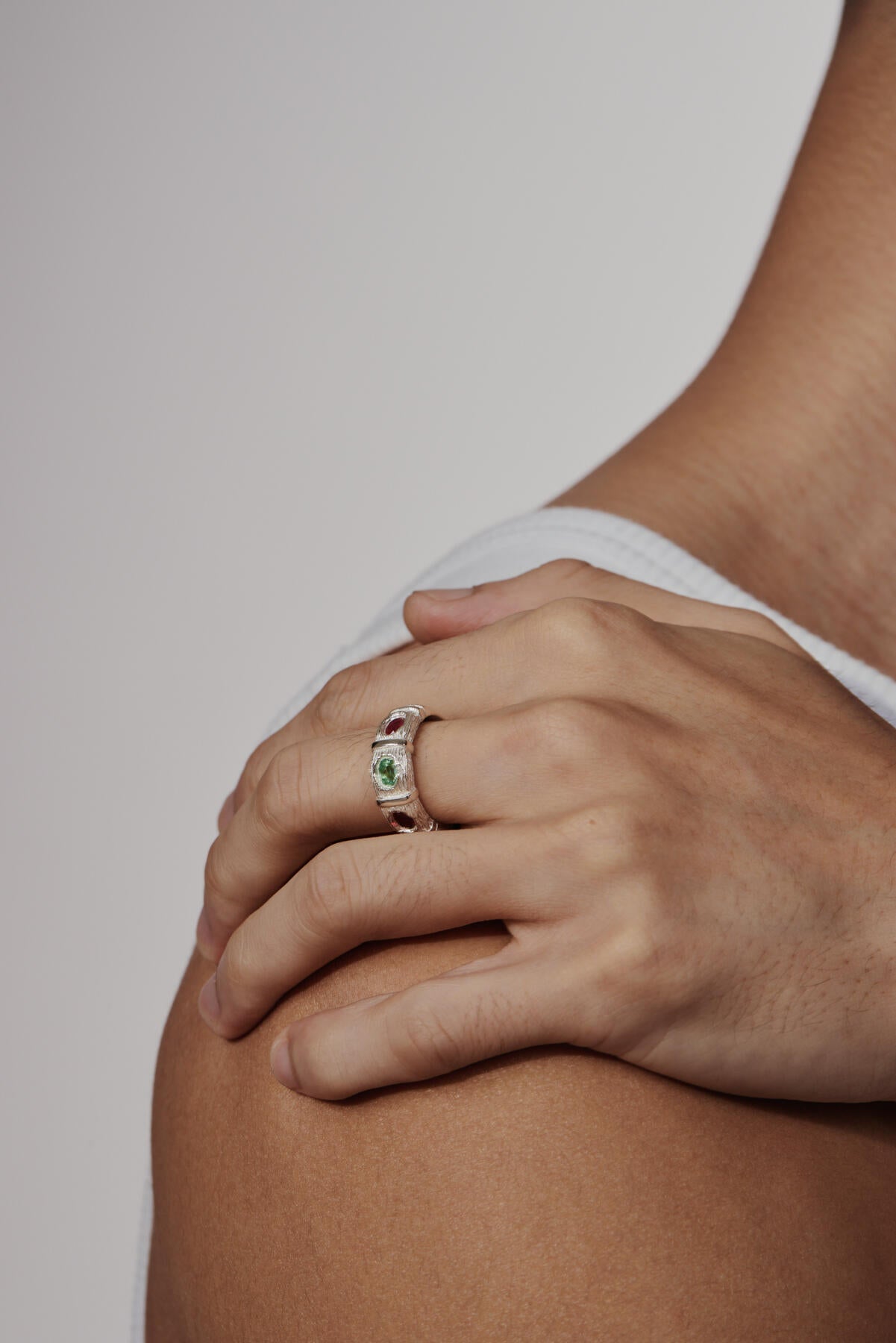 B213_Window Box Ring - Green & Red_L_04