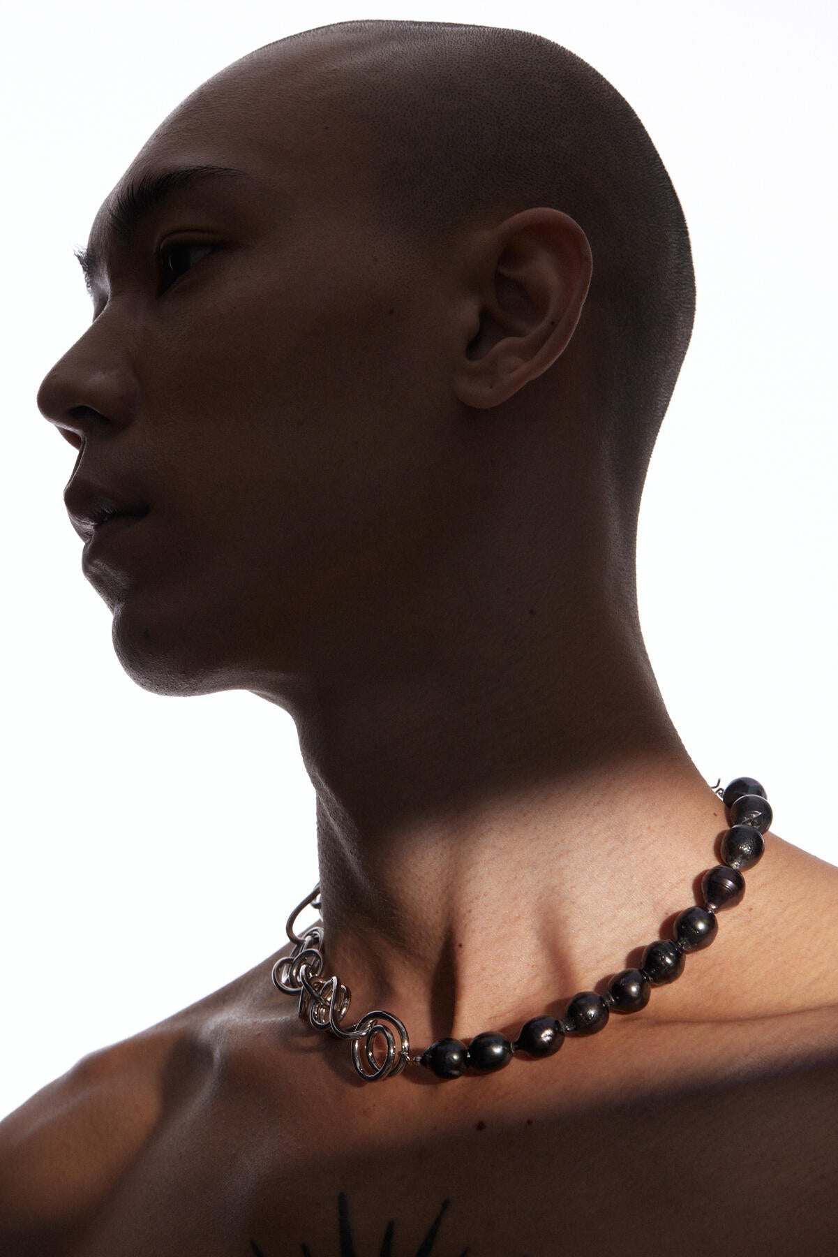 B213_Who's in Charge? - Necklace_L_01