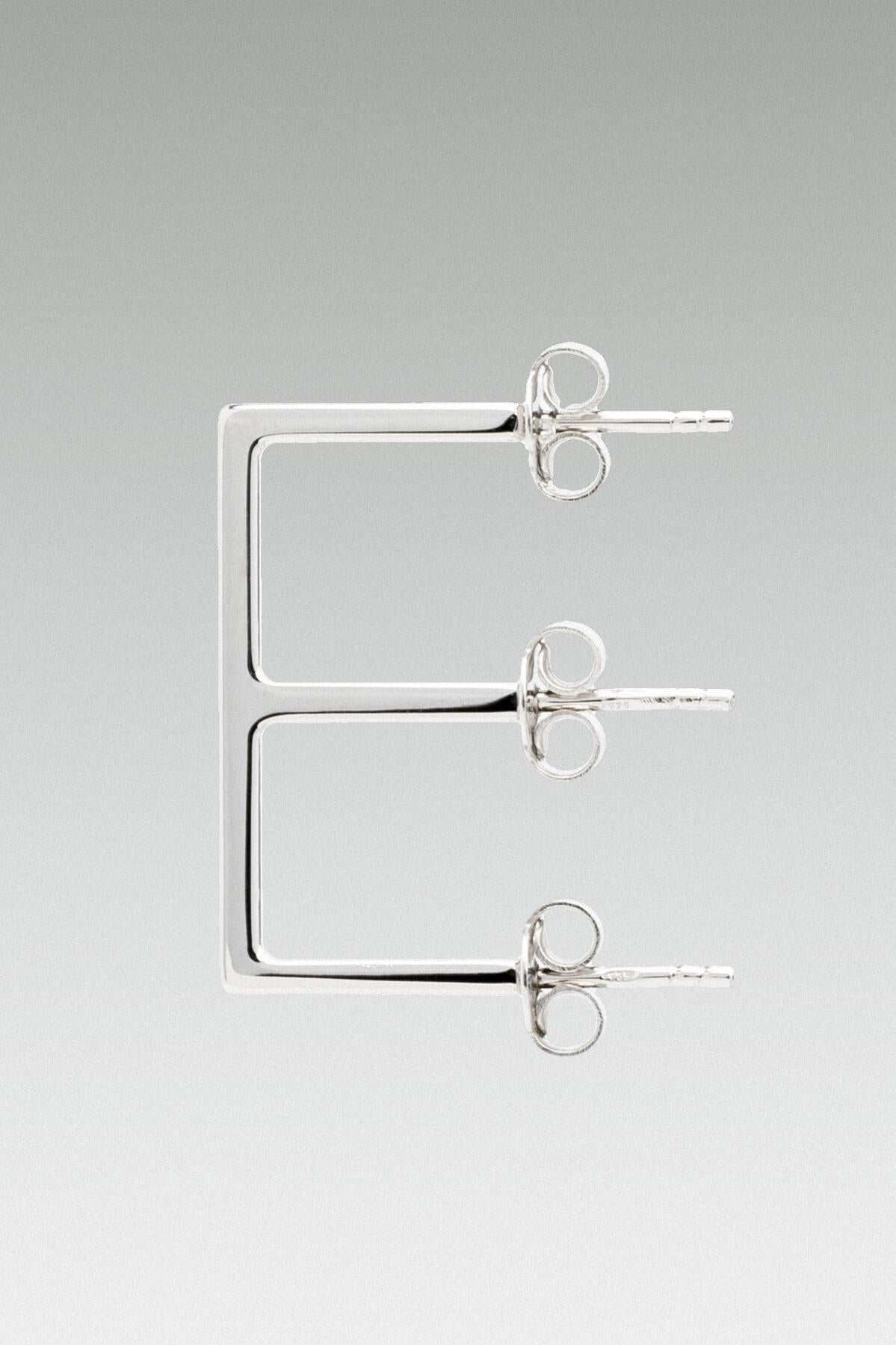 B213_E Alphabet Earring_L_01