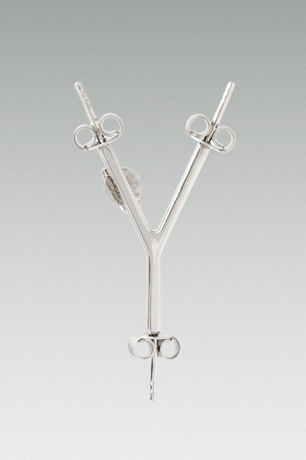 B213_Y Alphabet Earring_L_01