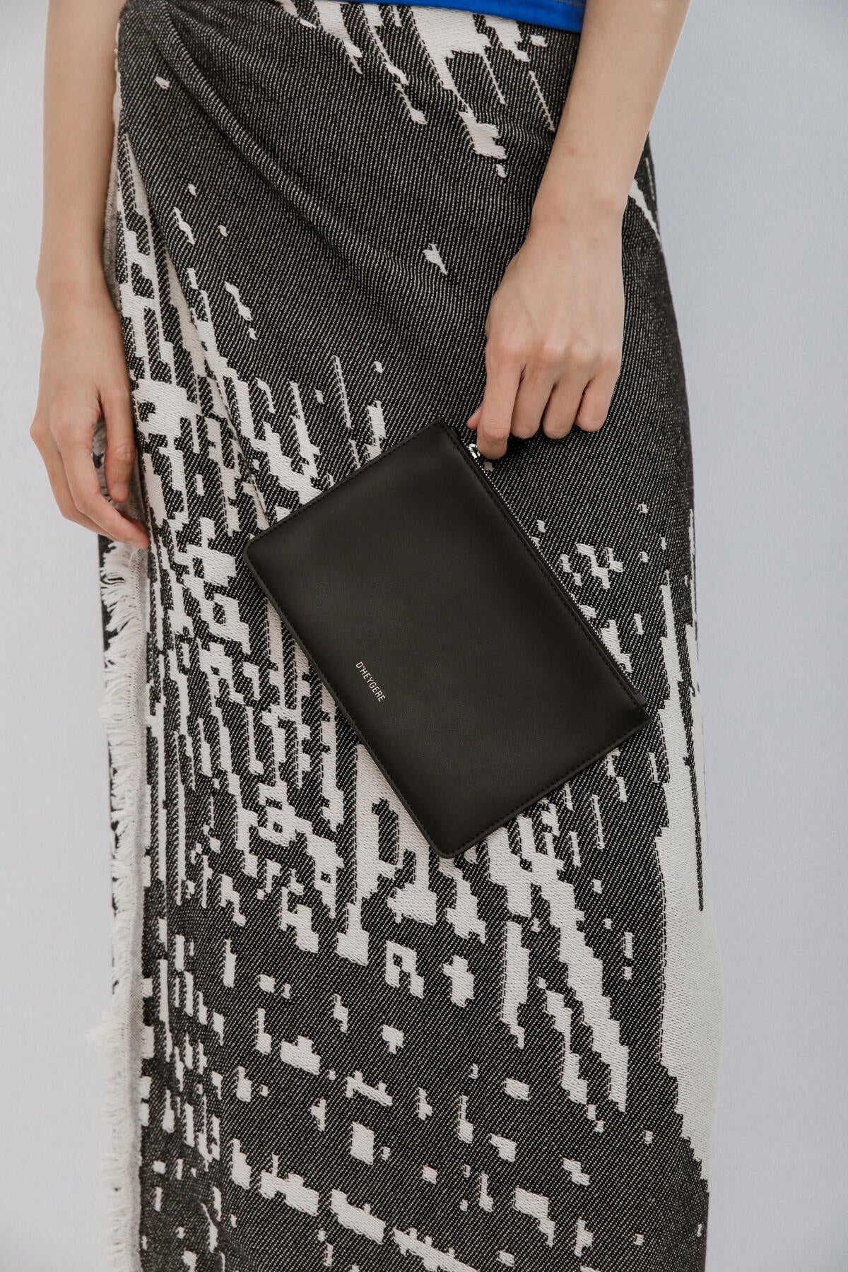 B213_Magnetic Pouch_L_01