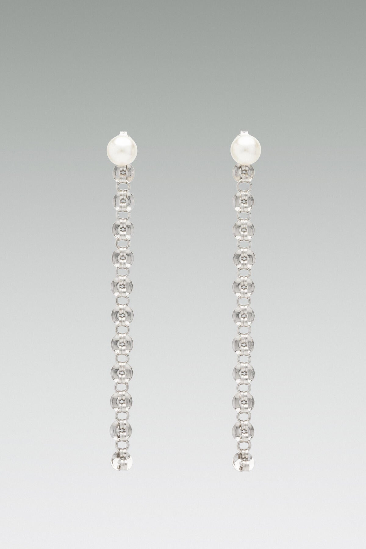 B213_Pearl Drop Earrings_L_01