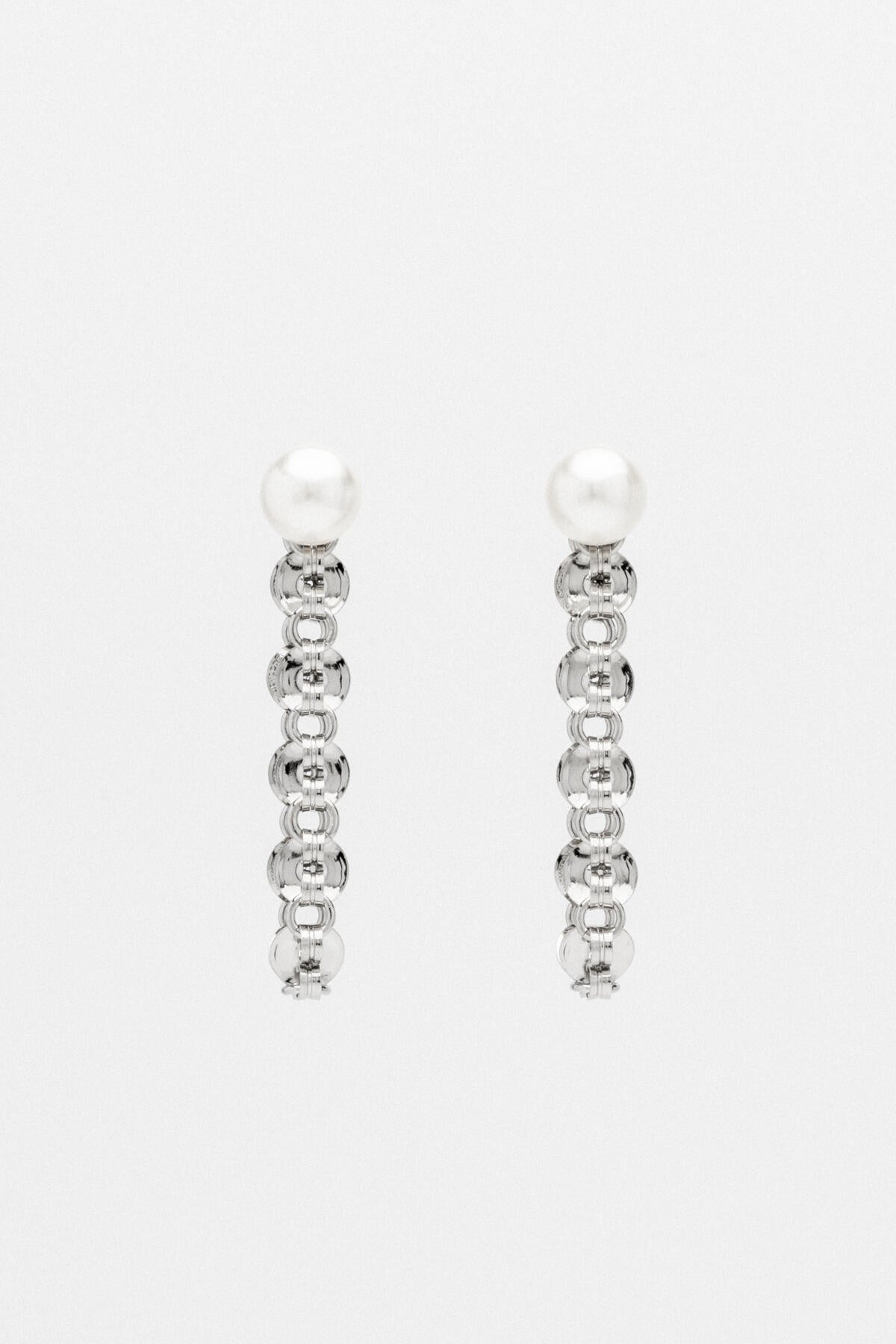 B213_Pearl Drop Earrings_L_03