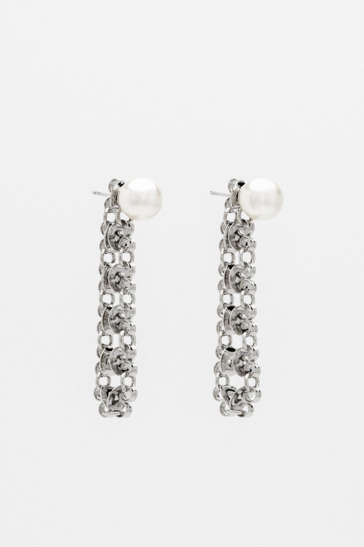 B213_Pearl Drop Earrings_L_04