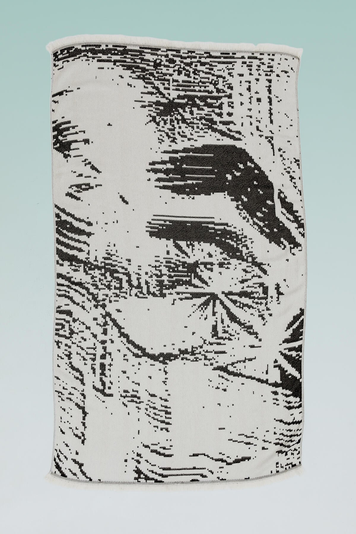 B213_Abstract Woman White Towel_L_01