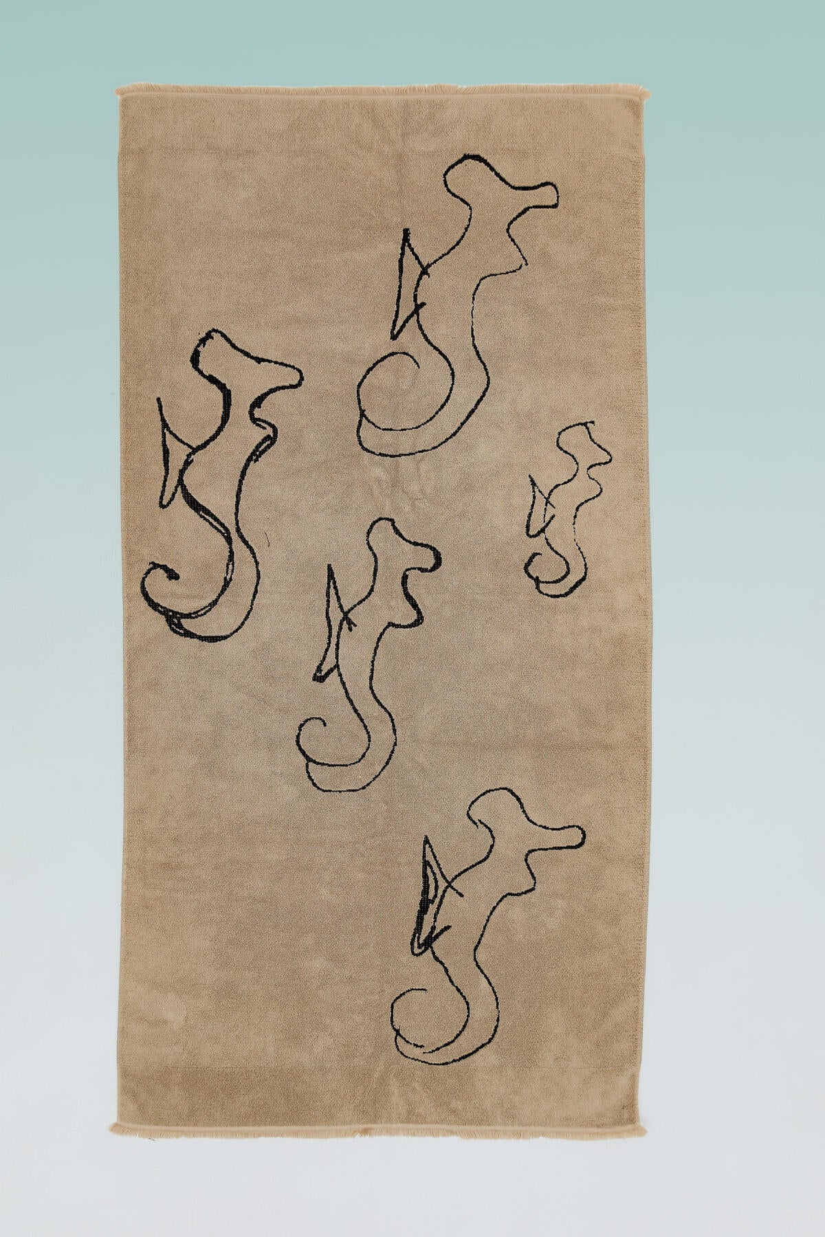 B213_Hippocampus Sketch Beige Towel_L_01