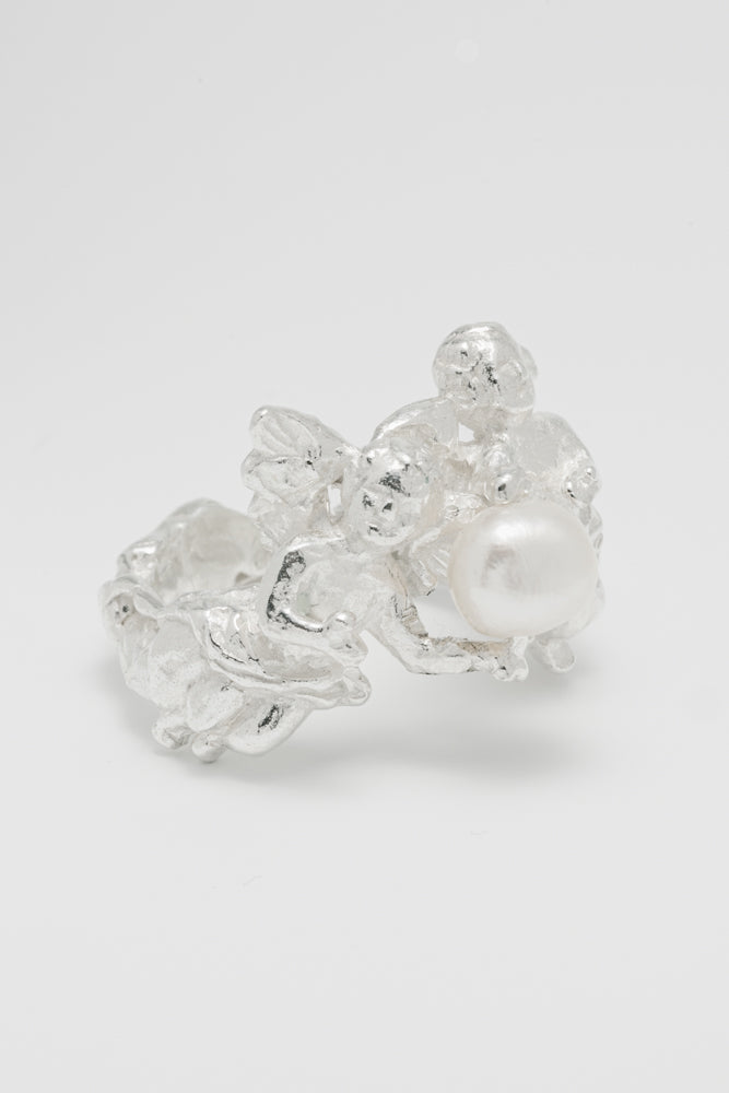 B213_Cherub Pearl Ring_L_04