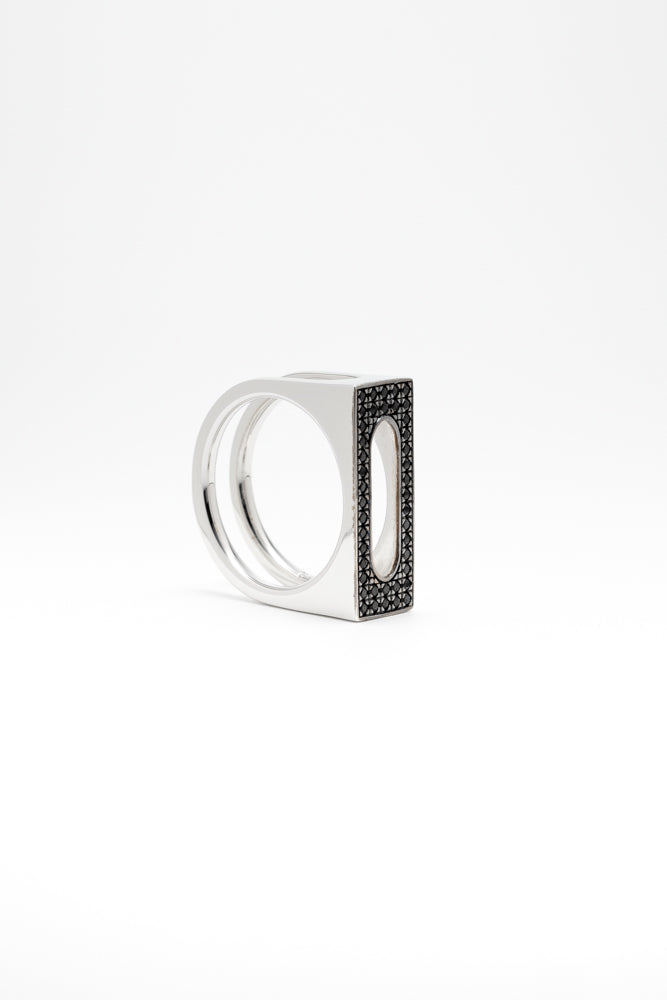 B213_Cage Ring Single Black Spinel_L_03