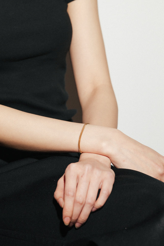B213_Curb Bracelet M Gold_L_04