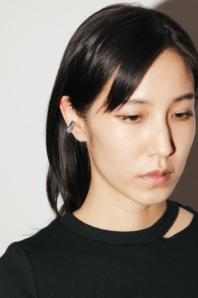 Step Ear Cuff Black Spinel
