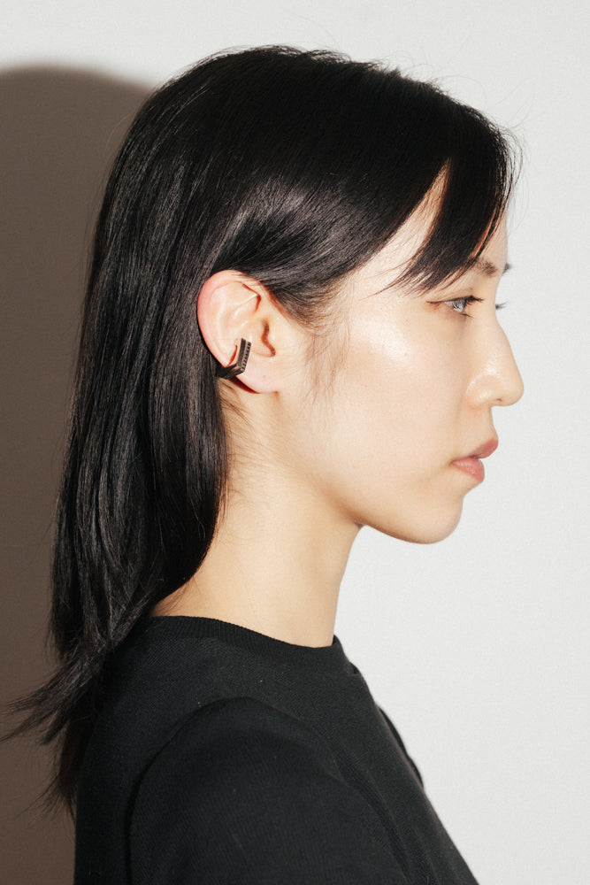 Step Ear Cuff Black Spinel