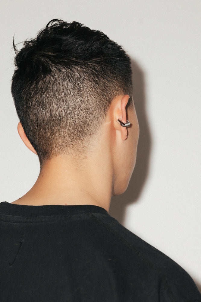 Step Ear Cuff Black Spinel