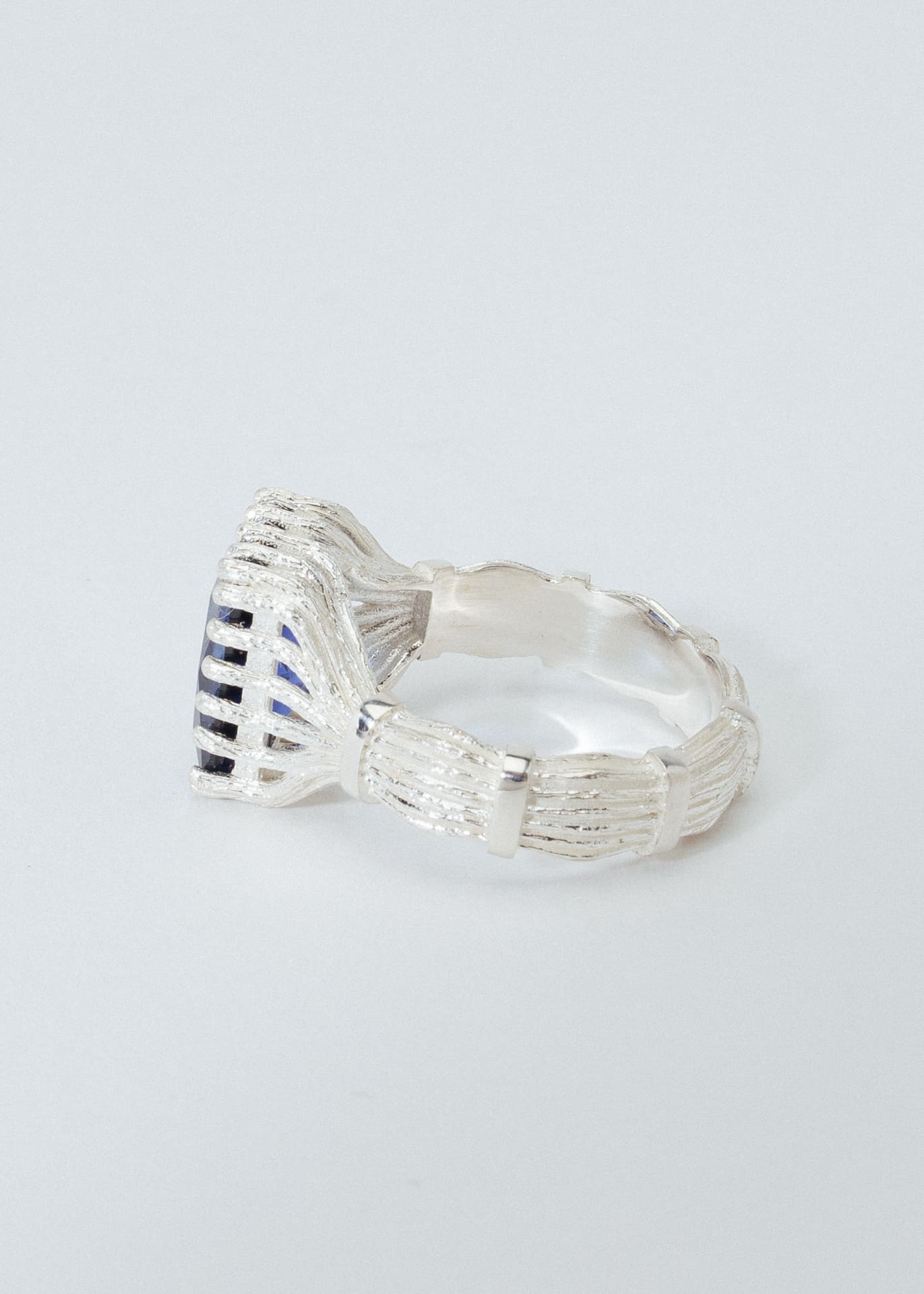 B213_Baguette Cut Bound Willow Ring_L_04