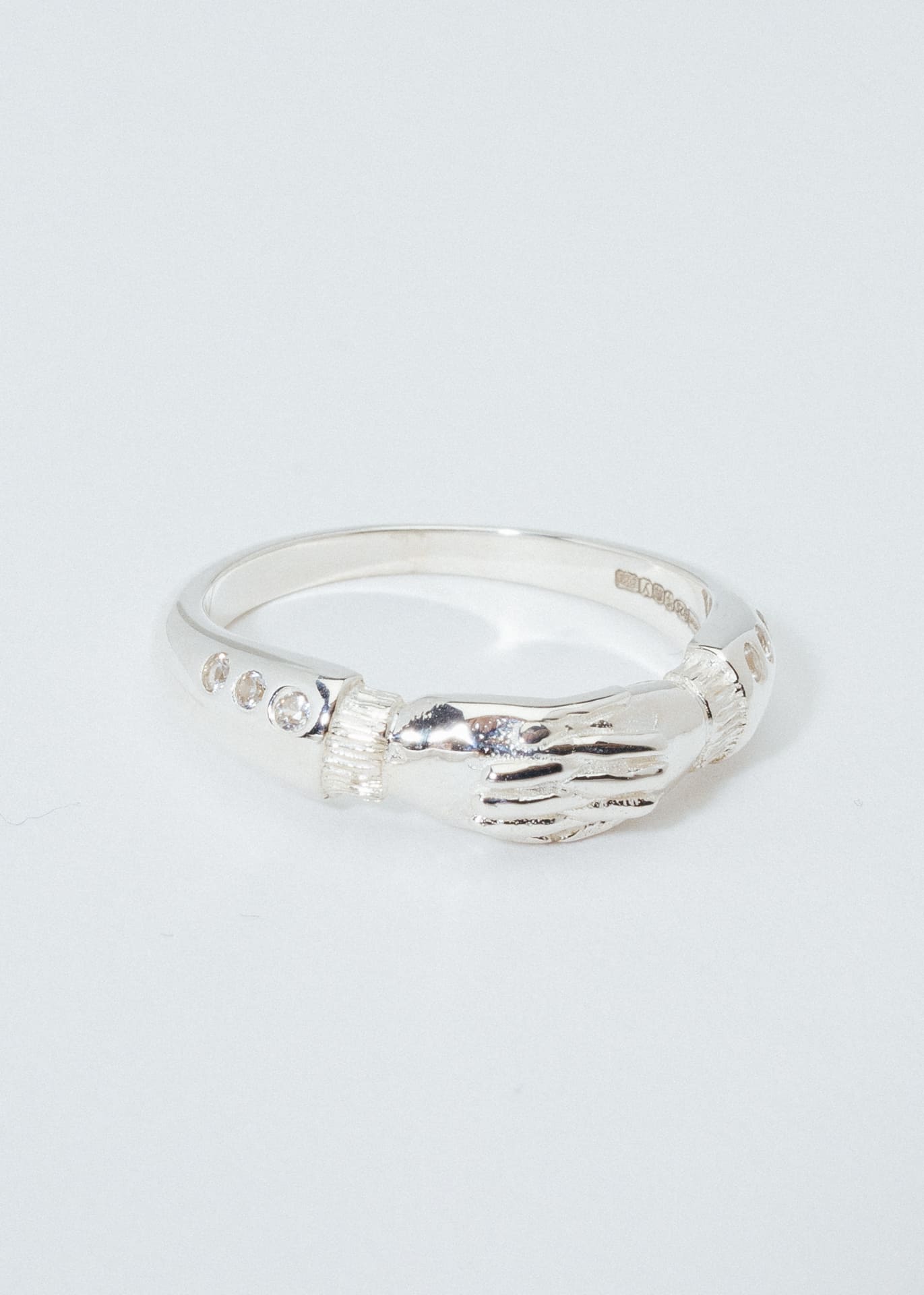 B213_Hands Of Thought Ring_L_04