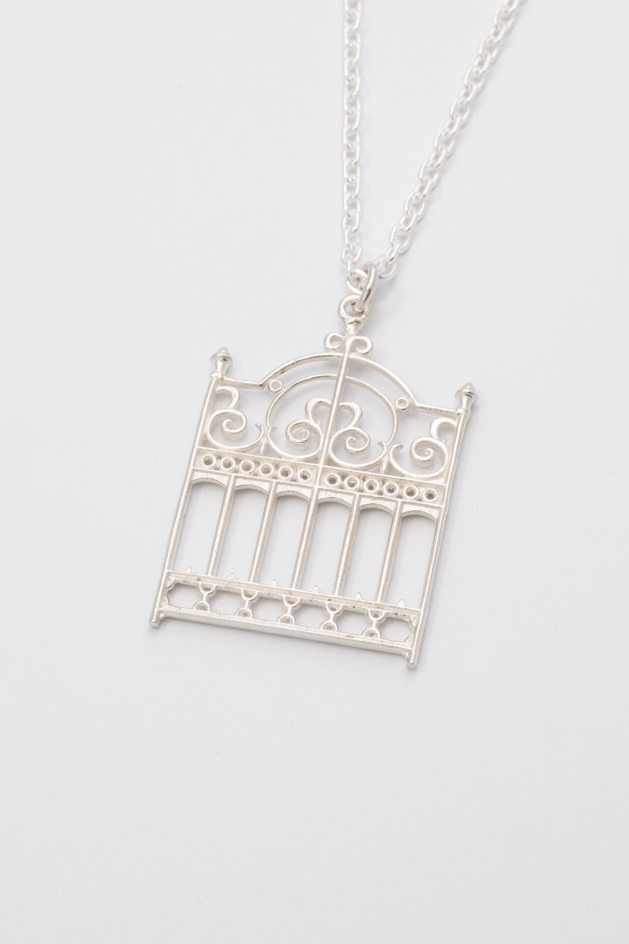 B213_Gateway Pendant Necklace_L_02