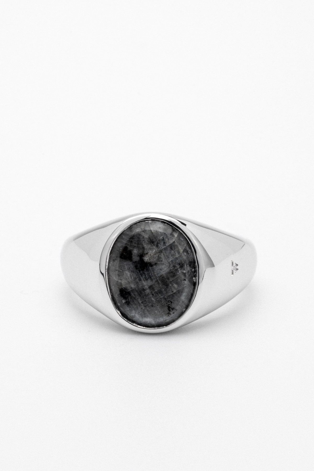 B213_Lizzie Ring - Larvikite_L_03